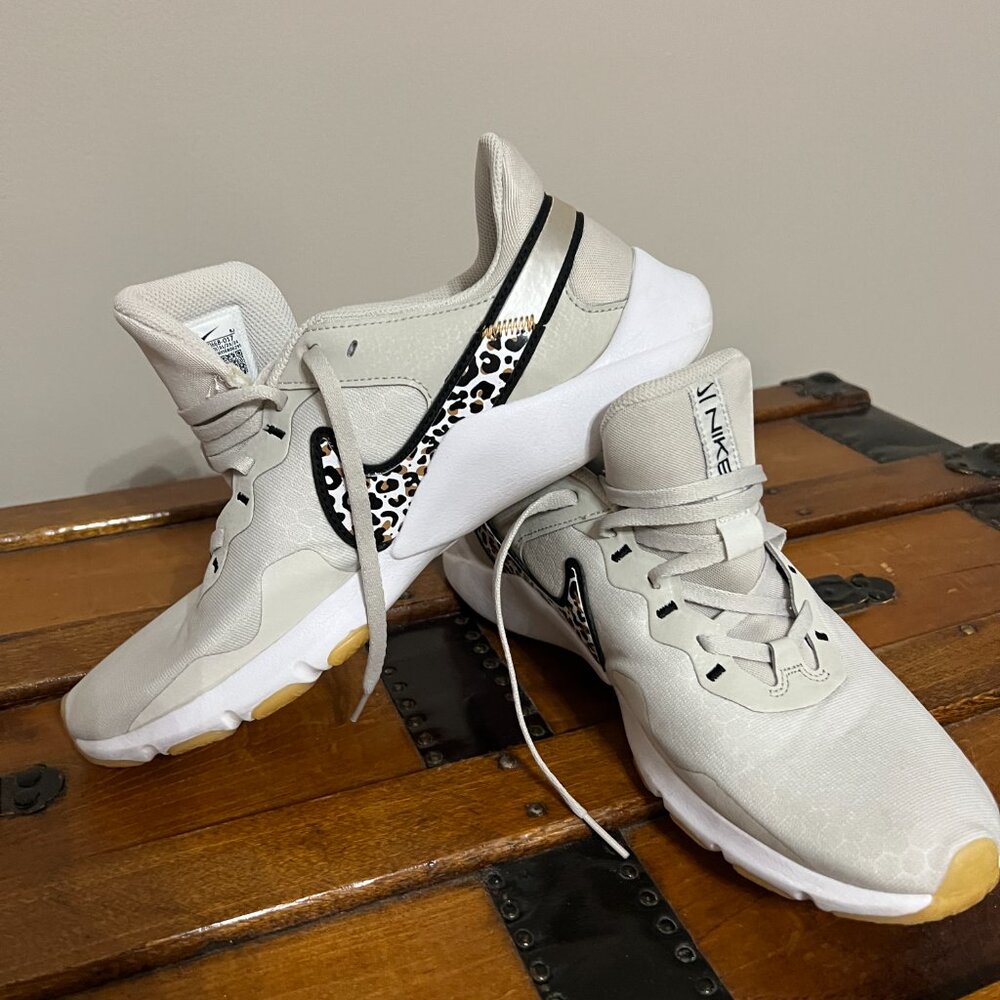 Nike Legend Essential 2 Womens 10.5 - Leopard Print